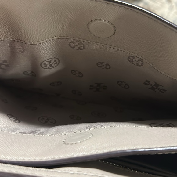 Like new Tory Burch crossbody - Picture 5 of 12